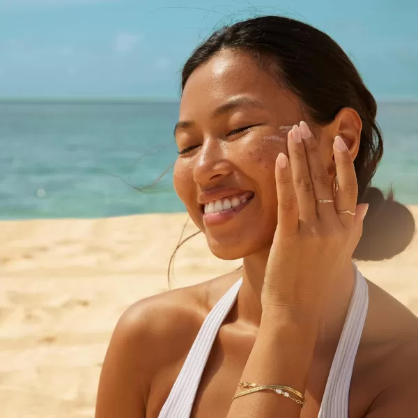 Sun Bum Original SPF 30 Glow Sunscreen Lotion  Vegan and Hawaii 104 Act Compliant Octinoxate ampamp Oxybenzone Free Broad Spectrum Moisturizing UVAUVB Sunscreen Lotion with Vitamin E  2 ozSPF 30