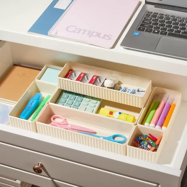 Vtopmart 7 PCS White Drawer Organizers Bins 4Size Stackable Makeup and Vanity Drawer Organizer Trays Acrylic Bathroom Drawer Storage Containers for Cosmetic Office Supply Kitchen Utensils
