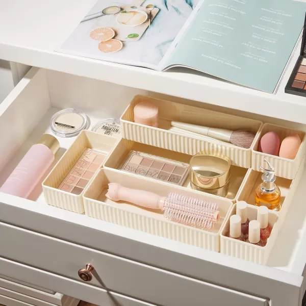 Vtopmart 7 PCS White Drawer Organizers Bins 4Size Stackable Makeup and Vanity Drawer Organizer Trays Acrylic Bathroom Drawer Storage Containers for Cosmetic Office Supply Kitchen Utensils