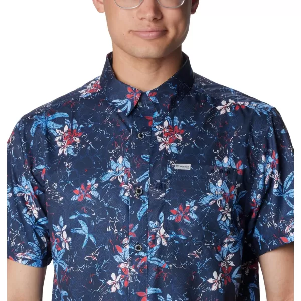 Columbia Mens Super Slack Tide Camp Shirt Short SleeveCollegiate Navy Palmeria
