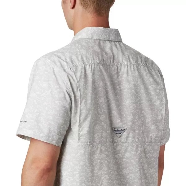 Columbia Mens Super Slack Tide Camp Shirt Short SleeveCool Grey Gamefish Print