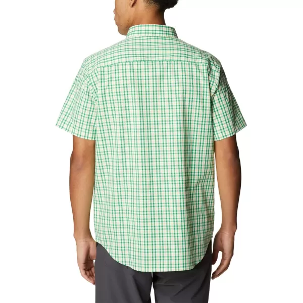 Columbia Mens Collegiate Rapid Rivers Short Sleeve ShirtOregon Ducks Team Color