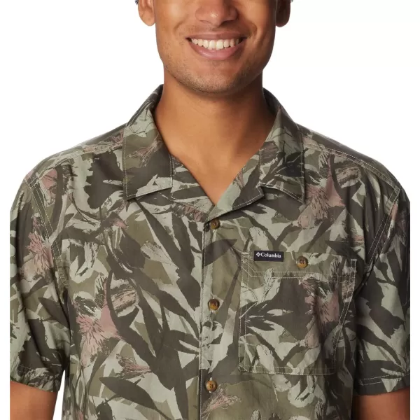 Columbia Mens Pine Canyon Short SleeveStone Green Floriculture