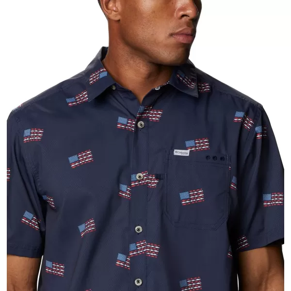 Columbia Mens Super Slack Tide ShirtCollegiate Navy Fish Flag Print