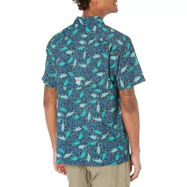 Columbia Mens Super Slack Tide ShirtCollegiate Navy Tribal Fish Print