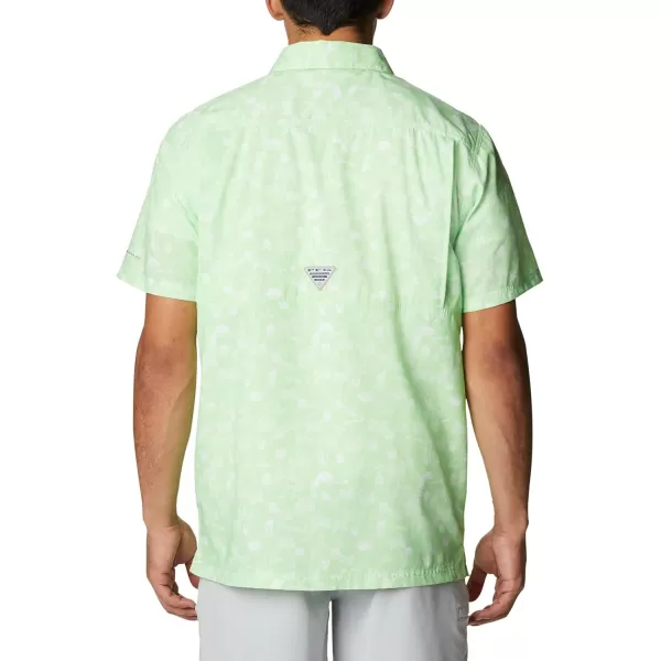 Columbia Mens Super Slack Tide ShirtLime Glow Santa Fishin Trip Print