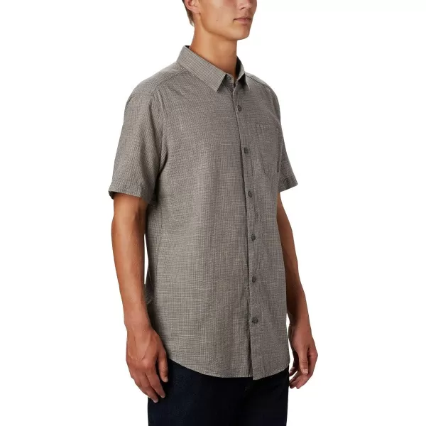 Columbia Mens Under Exposure Yarn Dye Short Sleeve ShirtCity Grey Plaid