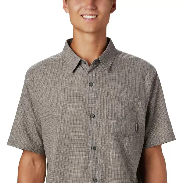 Columbia Mens Under Exposure Yarn Dye Short Sleeve ShirtCity Grey Plaid