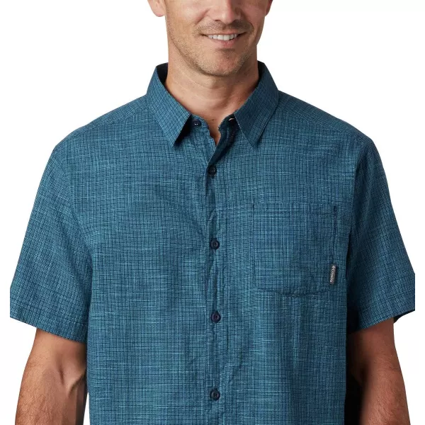 Columbia Mens Under Exposure Yarn Dye Short Sleeve ShirtCollegiate Navy Plaid