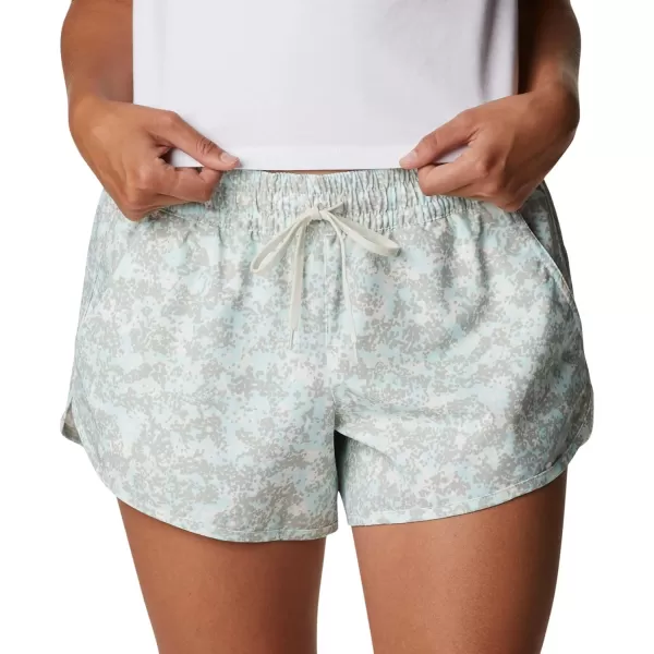 Columbia Womens Bogata Bay Stretch Printed ShortChalkDotty Disguise